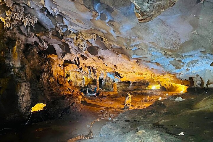 Day Trip to Bai Tu Long Bay: Uncover Hidden Gems and Explore Cave