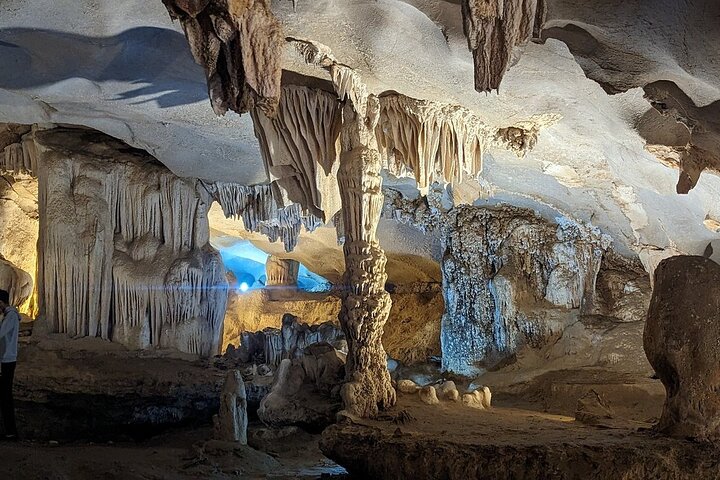 Day Trip to Bai Tu Long Bay: Uncover Hidden Gems and Explore Cave