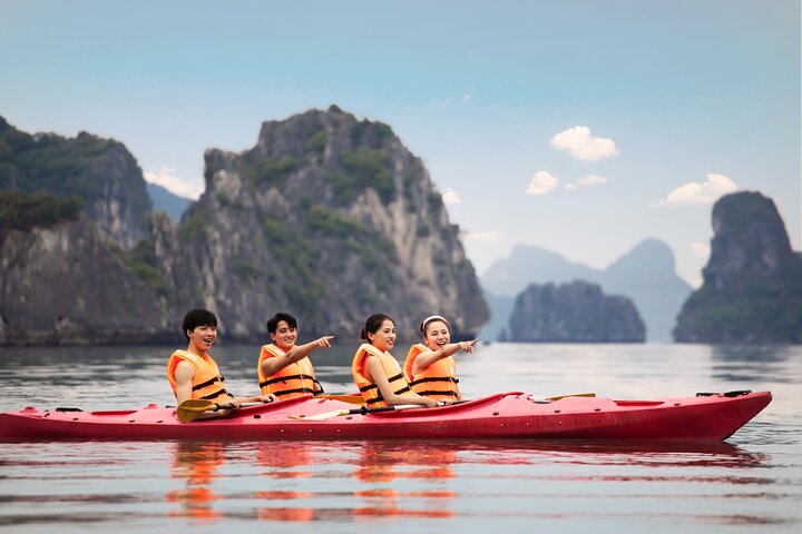 Day Trip to Bai Tu Long Bay: Uncover Hidden Gems and Explore Cave
