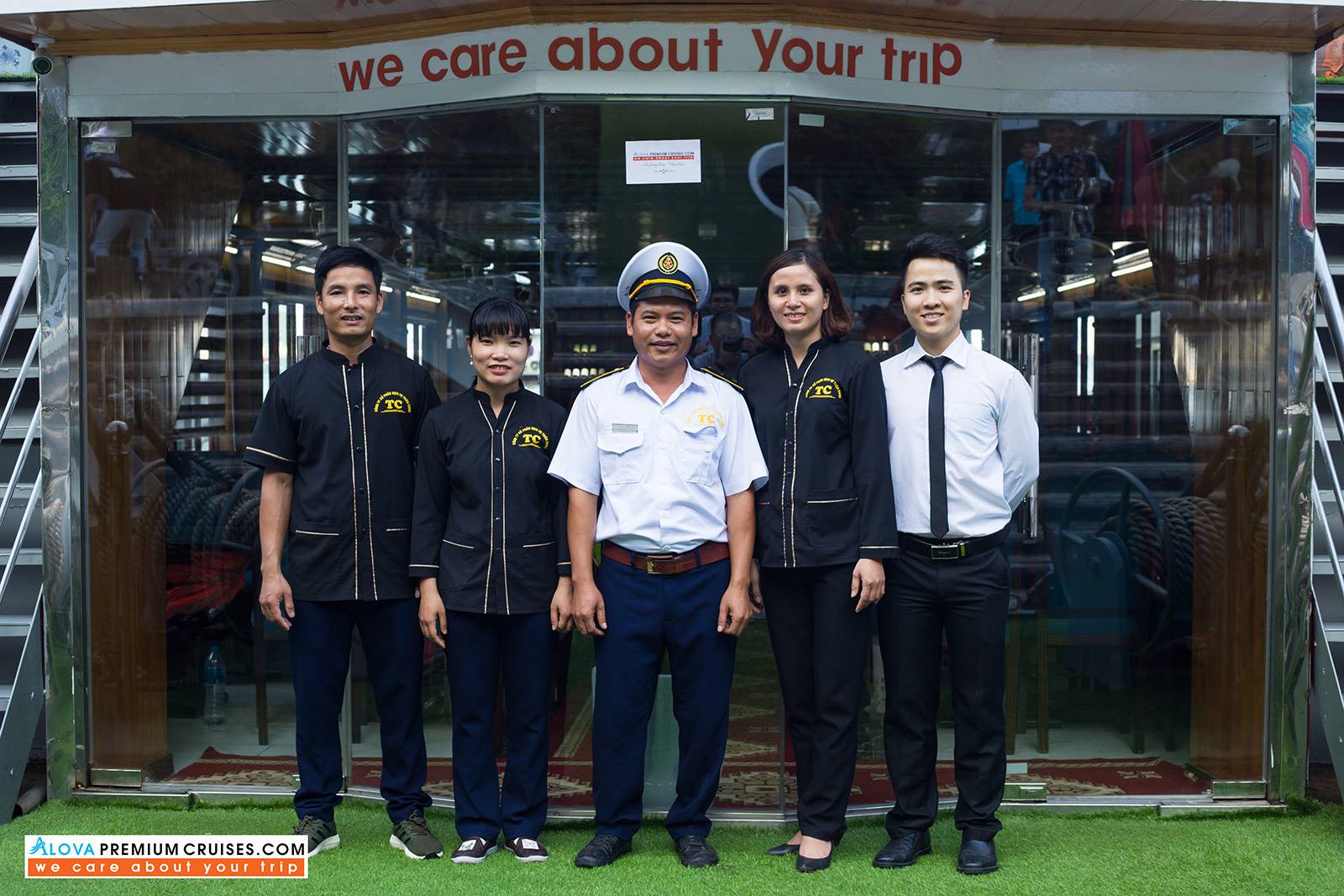 Deluxe_Day_Cruise_to_Halong_Bay