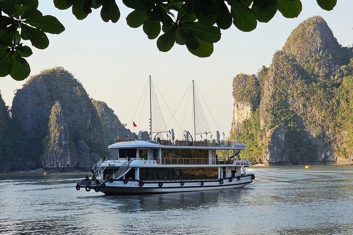 DELUXE Halong Cruise 1 Day Tour From Hanoi - Daily Operated