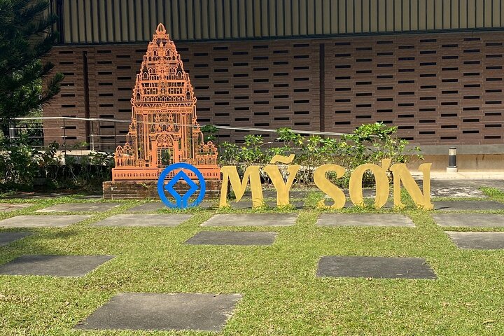 Deluxe Small Group Tour: My Son Holyland & Hoi An River Cruise