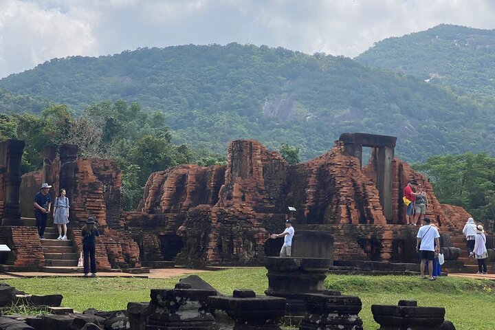 Deluxe Small Group Tour: My Son Holyland & Hoi An River Cruise