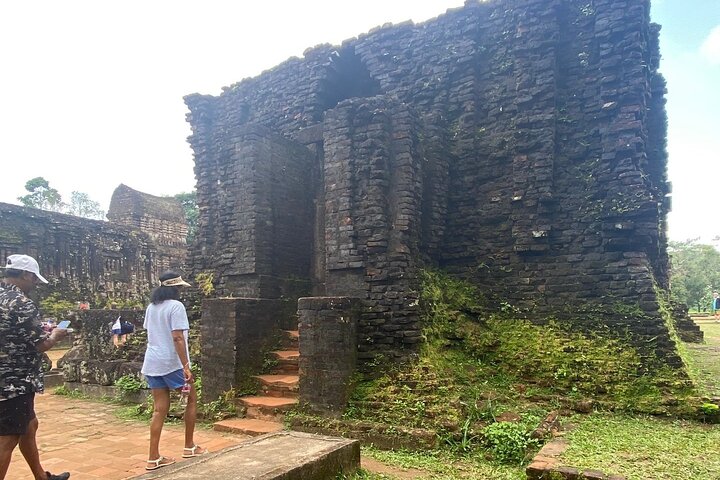 Deluxe Small Group Tour: My Son Holyland & Hoi An River Cruise