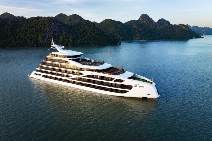 Luxury Diana Cruise 5-Star: Explore Ha Long Bay 2 Days 1 Night