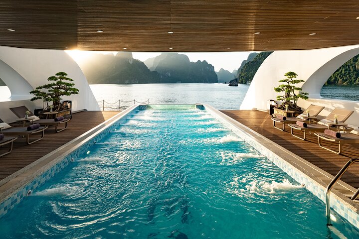 Luxury Diana Cruise 5-Star: Explore Ha Long Bay 2 Days 1 Night
