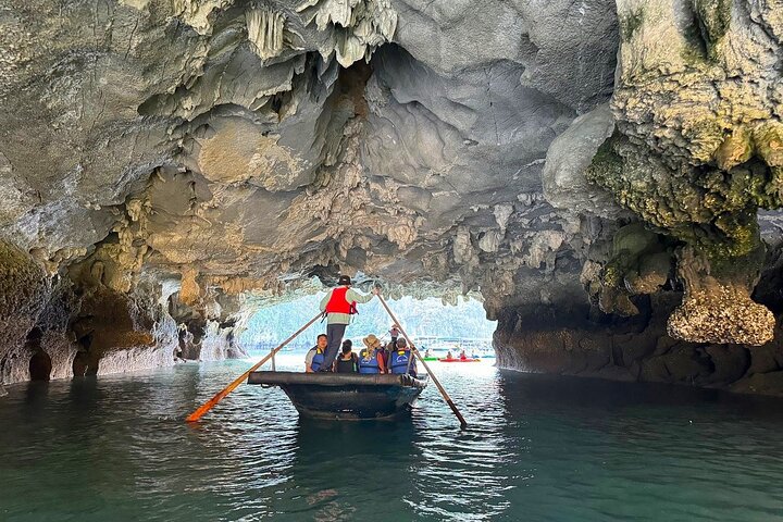 Discover Halong Bay on Hercules Premium Cruise with Buffet Lunch