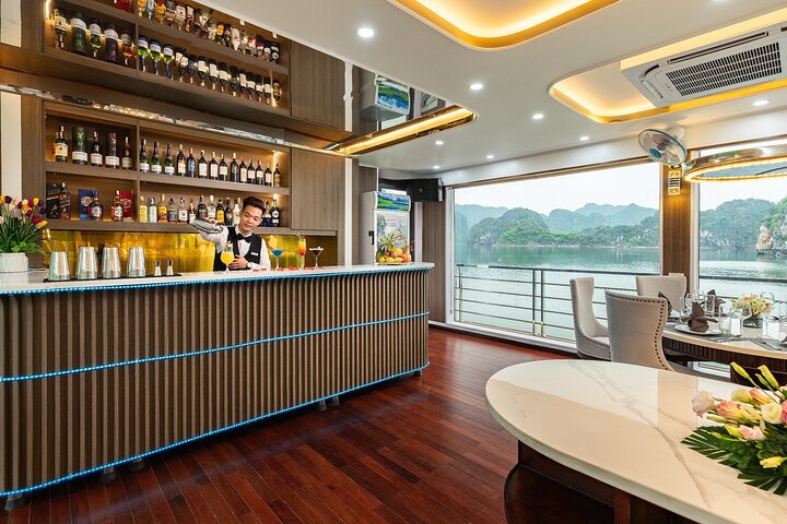 Discover Halong Bay on Hercules Premium Cruise with Buffet Lunch
