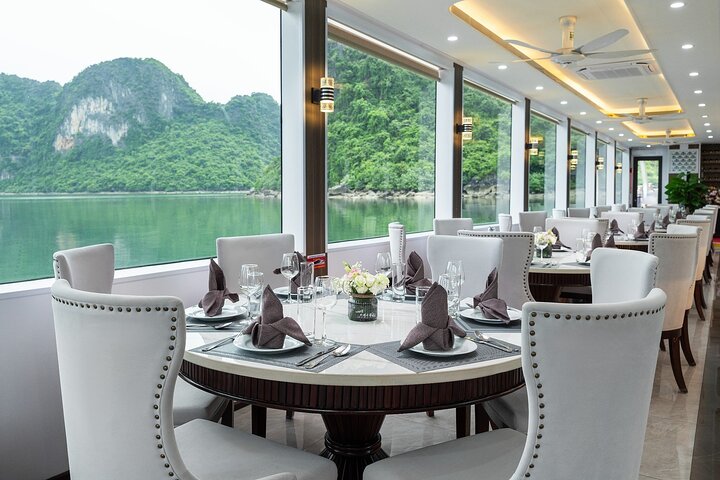 Discover Halong Bay on Hercules Premium Cruise with Buffet Lunch
