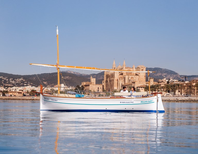 Discover Palma Bay - Premium llaut Experience
