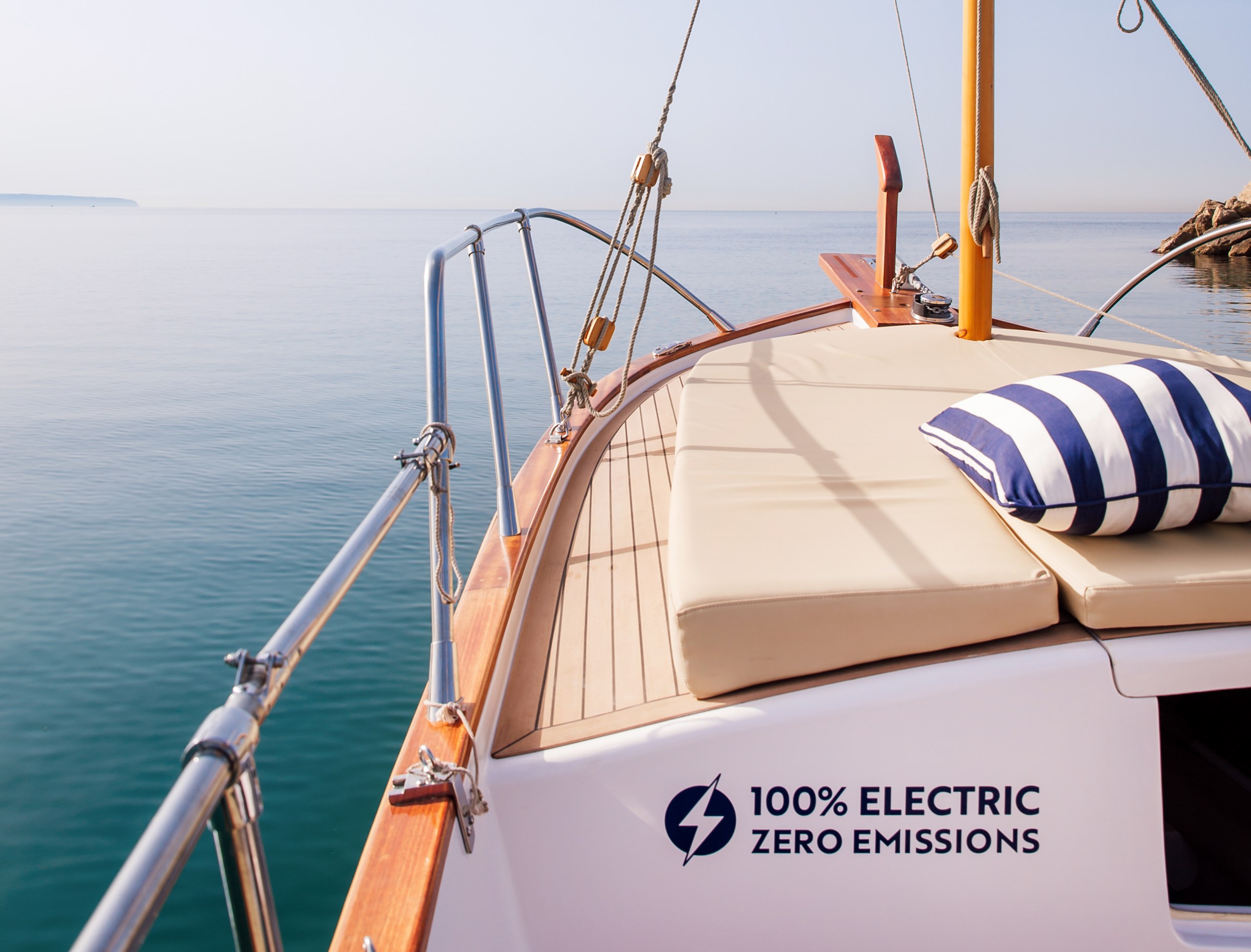 Discover Palma Bay - Premium llaut Experience