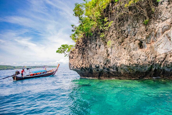 Discover Phi Phi & Khai Nai Islands on a Speedboat Tour