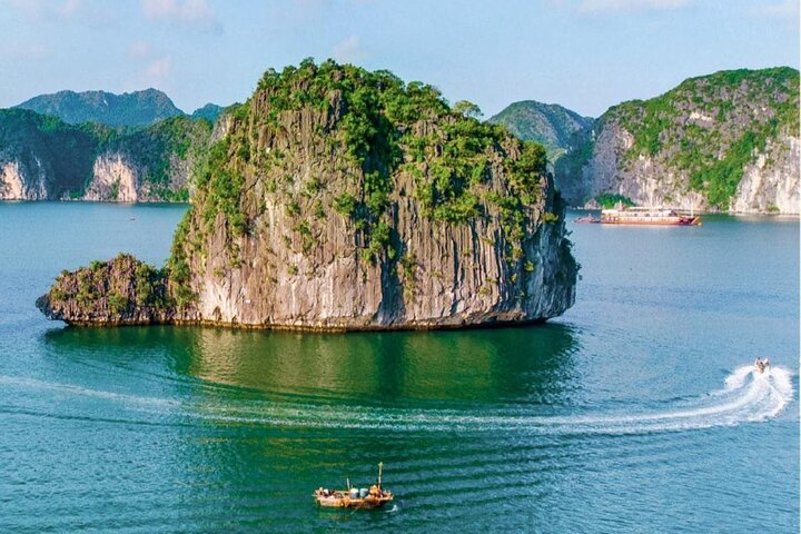 Discover Viet Hai Village by Bike & Kayak in Cat Ba Archipelago