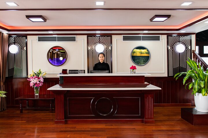 2 Day Halong Bay Sightseeing Luxury Tour with Dora Cruise