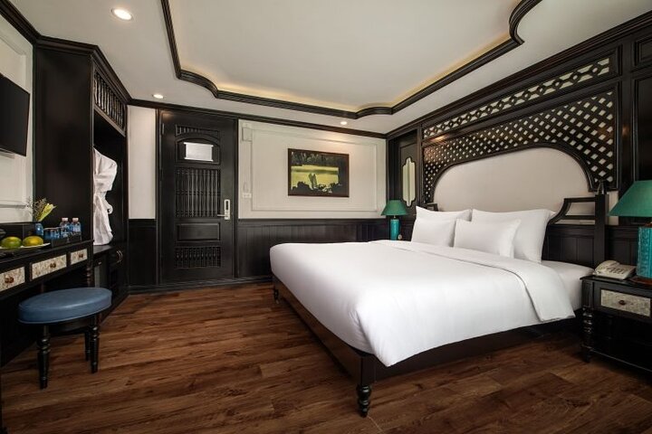 Doris Cruise 5 Star Luxury Cruise 2Days Visit Halong & Lan Ha Bay
