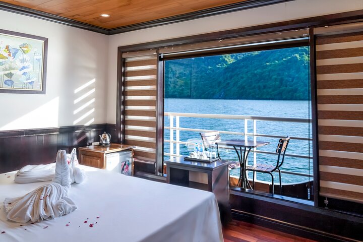 Dragon Bay Cruise - Luxury 2 Days Cruise to Halong Bay from Hanoi