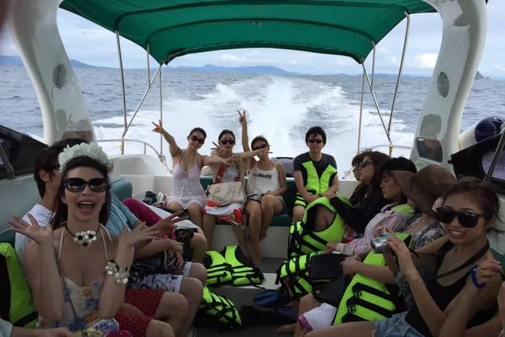 The fun of speedboat travel