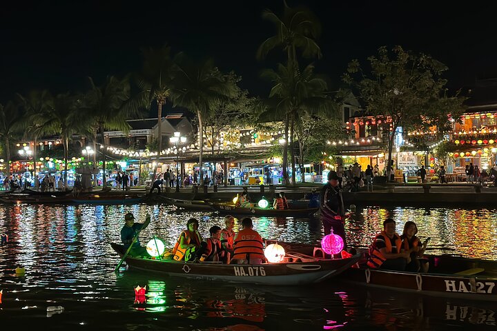 Entry Ticket: 45 minutes Traditional Boat trip on Hoai River