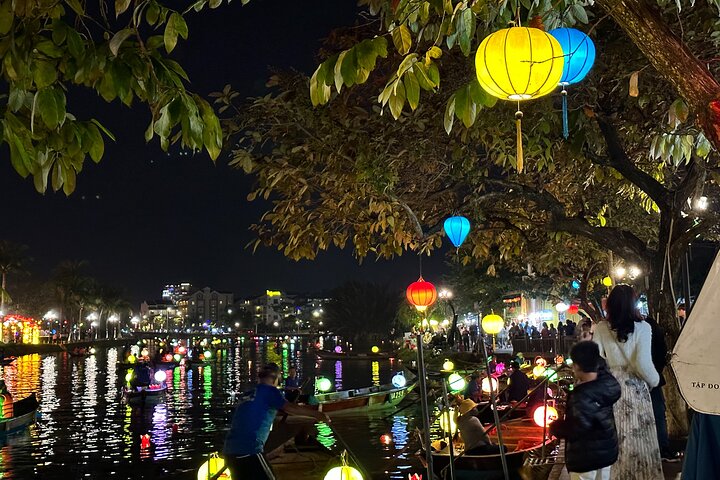 Entry Ticket: 45 minutes Traditional Boat trip on Hoai River