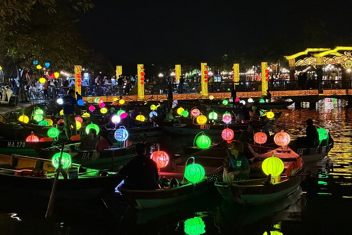 Entry Ticket: 45 minutes Traditional Boat trip on Hoai River