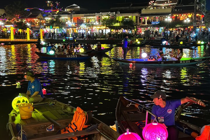Entry Ticket: 45 minutes Traditional Boat trip on Hoai River