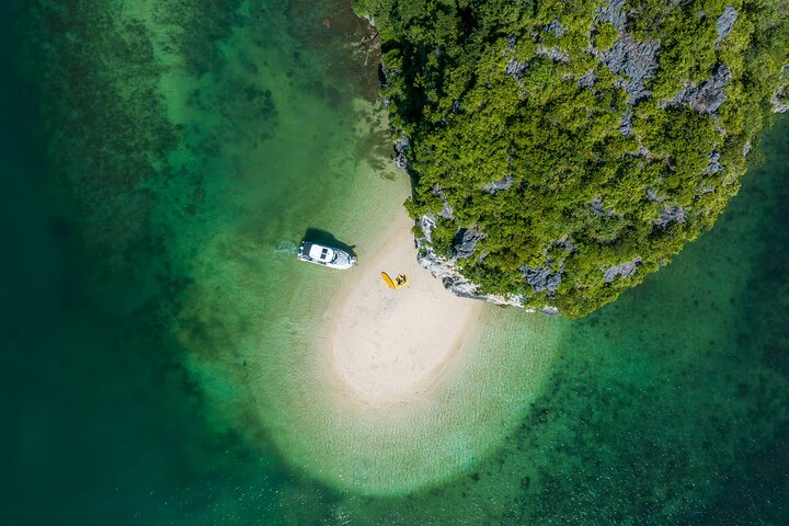 Exclusive 3-Hour Private Yacht Explore the Stunning of Halong Bay
