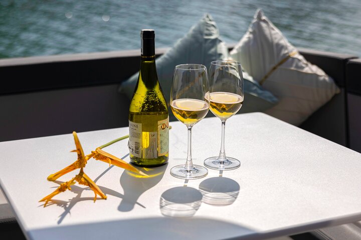 Exclusive 3-Hour Private Yacht Explore the Stunning of Halong Bay