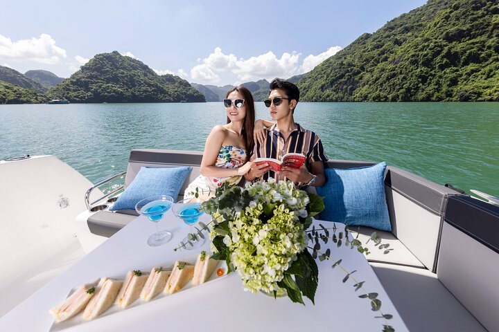 Exclusive 3-Hour Private Yacht Explore the Stunning of Halong Bay