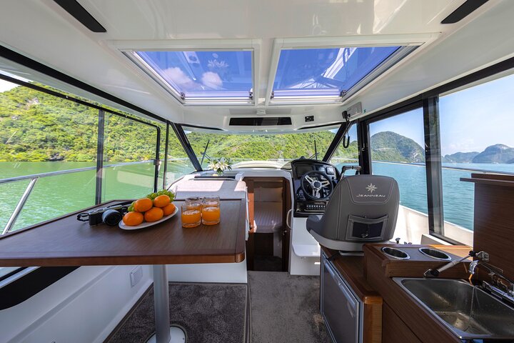 Exclusive 3-Hour Private Yacht Explore the Stunning of Halong Bay