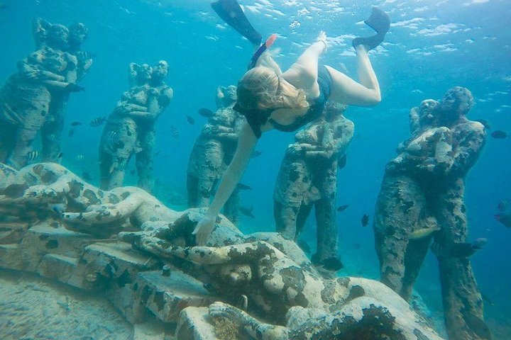 Gili Meno, Statue Ring Point
