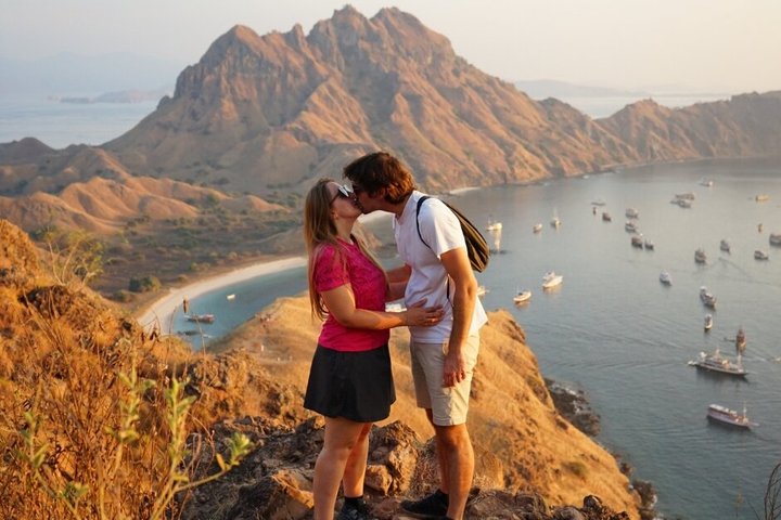 Exclusive Speed Boat Group Tour: One Day to Komodo Island