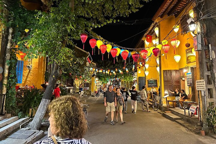 Explore Hoi An Heritage : River boat with Lantern Release