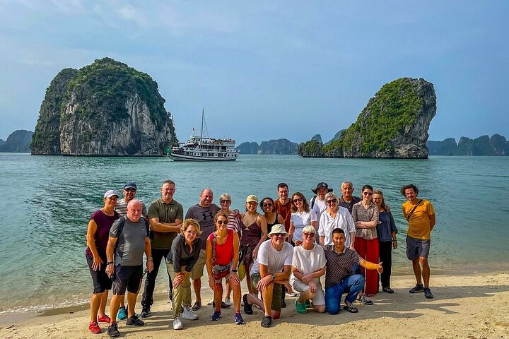 Explore Peaceful Bai Tu Long Bay in 3 Days with Renea Cruises