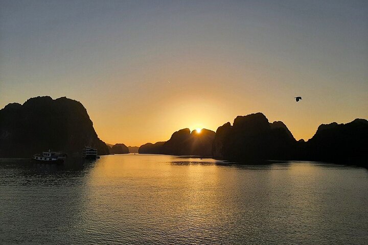 From Cat Ba: Luxury Sunset Cruise in Lan Ha Bay with kayaking