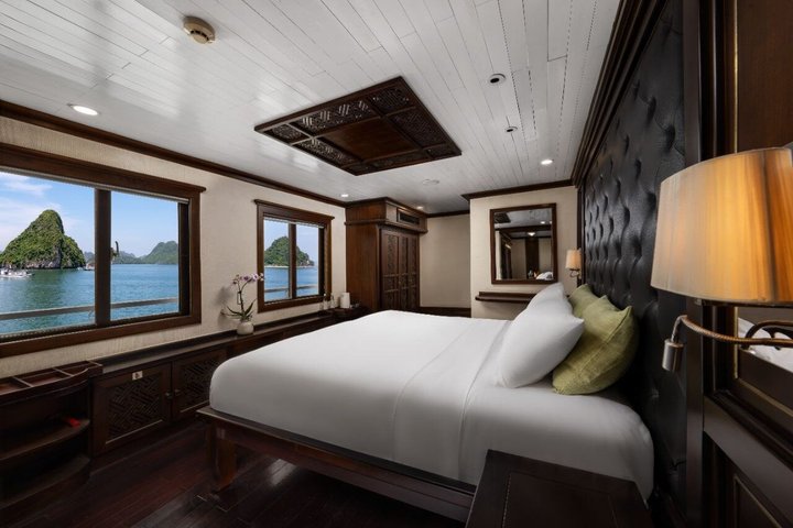 From Ha Long Port: 2-Day Garden Peak Cruise to Bai Tu Long Bay