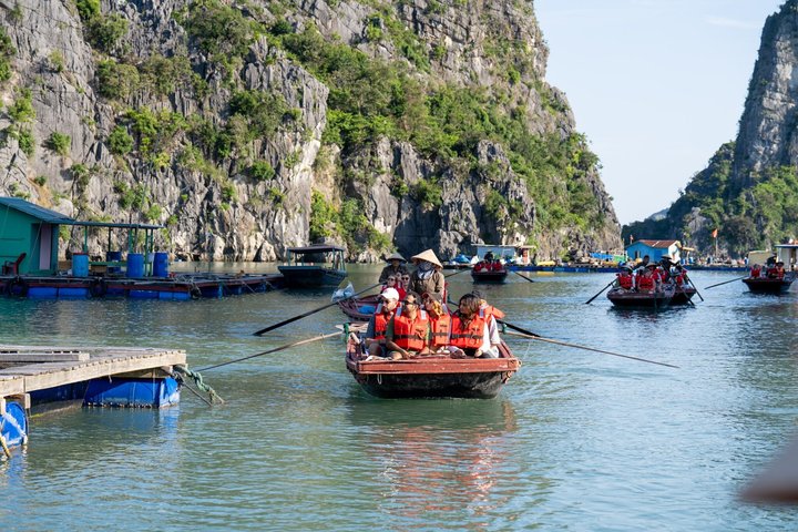 From Ha Long Port: 2-Day Garden Peak Cruise to Bai Tu Long Bay