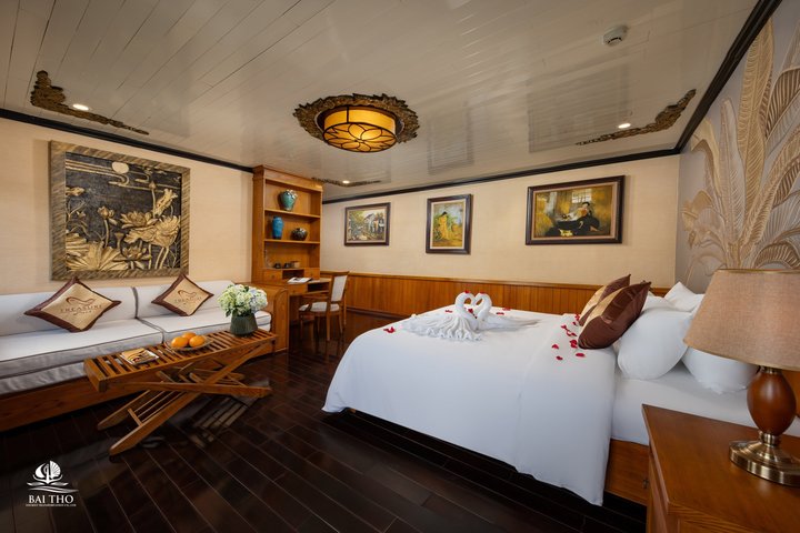 From Hanoi: 2-Day Treasure Junk Cruise in Bai Tu Long Bay
