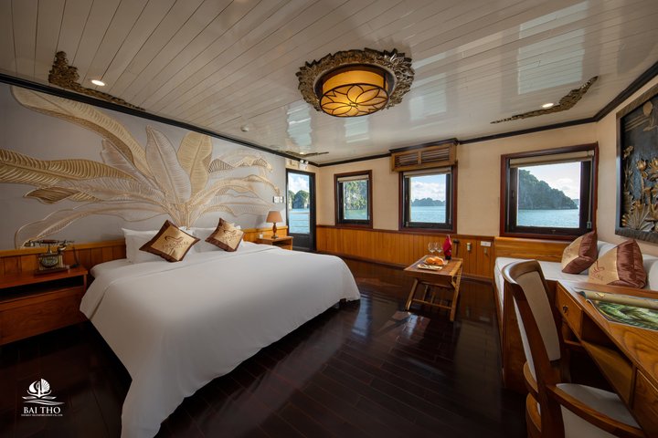 From Hanoi: 2-Day Treasure Junk Cruise in Bai Tu Long Bay