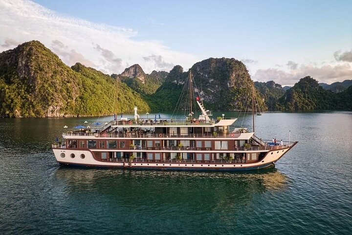 From Hanoi 3 Days Luxury Ninh Binh & Lan Ha Bay 5 Star Cruises