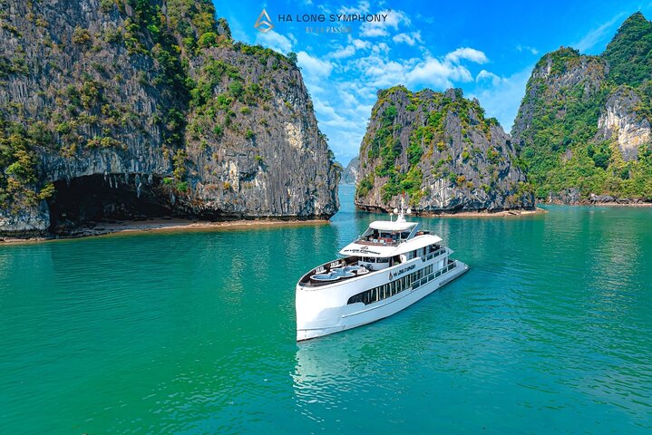 From Hanoi: Explore Halong Bay on Luxury Symphony 5-Star Cruise