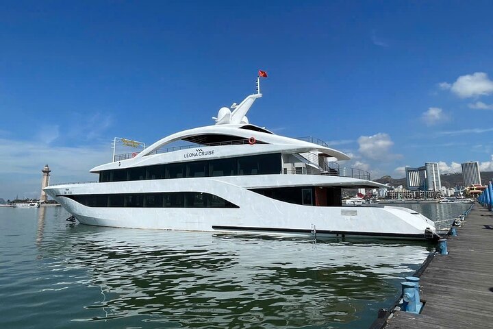 From Hanoi : Leona Cruise 5-star Halong Bay Day Trip