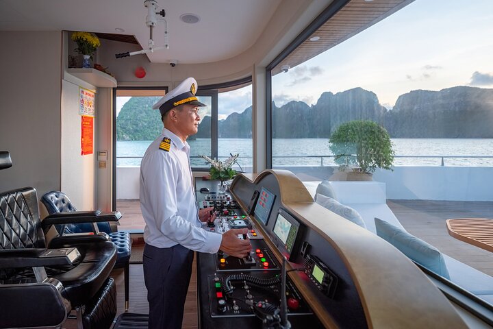 From Hanoi : Leona Cruise 5-star Halong Bay Day Trip