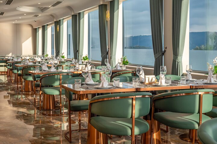 From Hanoi : Leona Cruise 5-star Halong Bay Day Trip