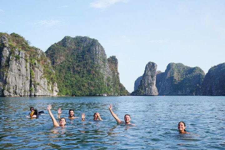 From Hanoi: Luxury Cruise explore Lan Ha Bay & Viet Hai Village