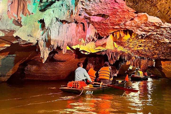 Hanoi Luxury Private Tour Mua Cave, Local family, Trang An,Hoa Lu