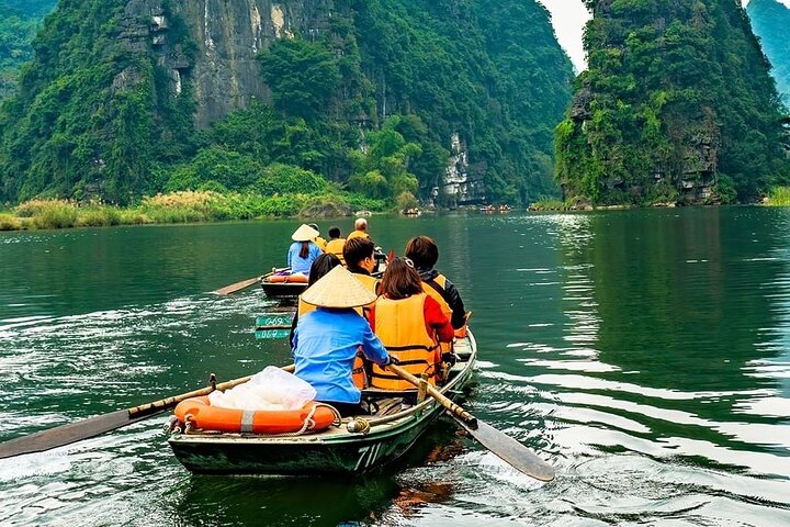 Hanoi Luxury Private Tour Mua Cave, Local family, Trang An,Hoa Lu