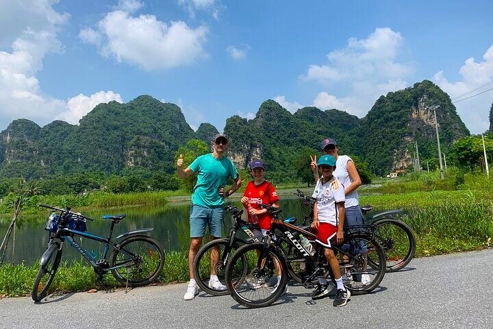 From Hanoi: Luxury Private Tour to Local Family, Tam Coc & Hoa Lu