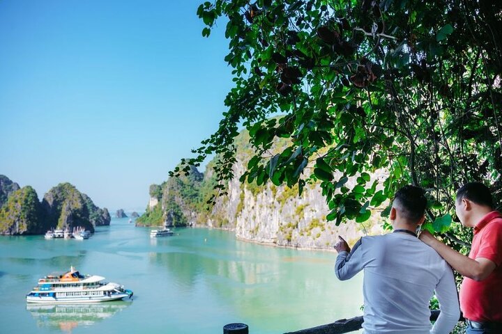 From Hanoi to Ninh Binh Tour and Ha Long Bay Cruise 2-Day Trip
