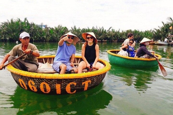From Hoi An: Market Tour, Basket Boat Ride and Cooking Class