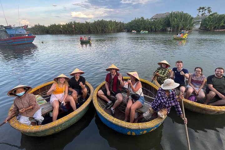 From Hoi An: Market Tour, Basket Boat Ride and Cooking Class